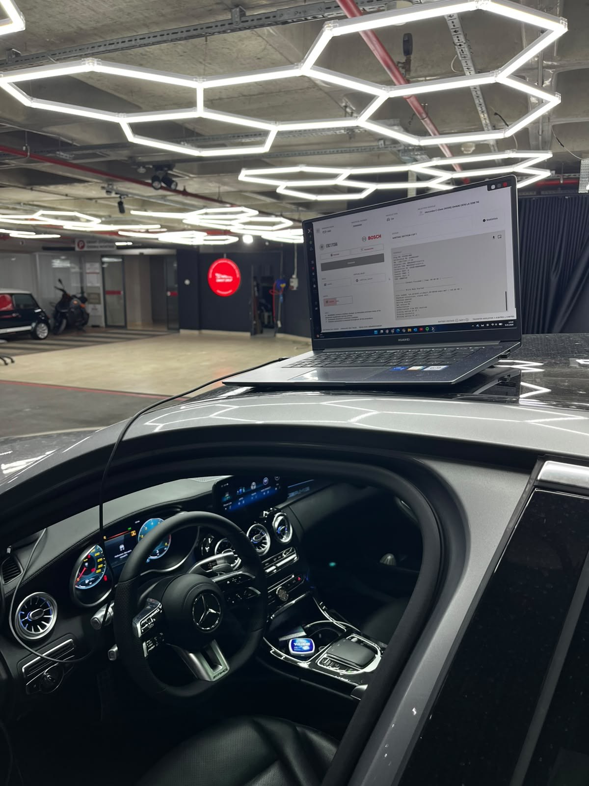 Mercedes iç mekanda diagnostik bilgisayarı